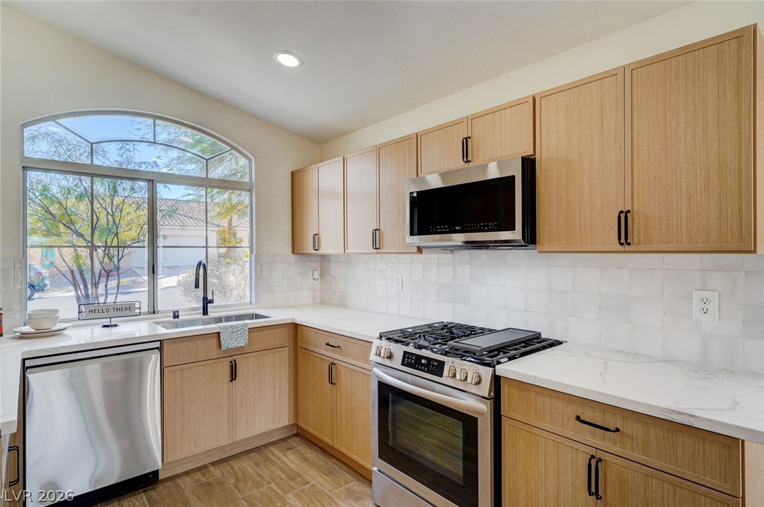 9844 Lenox Crest Place Property Photo 18
