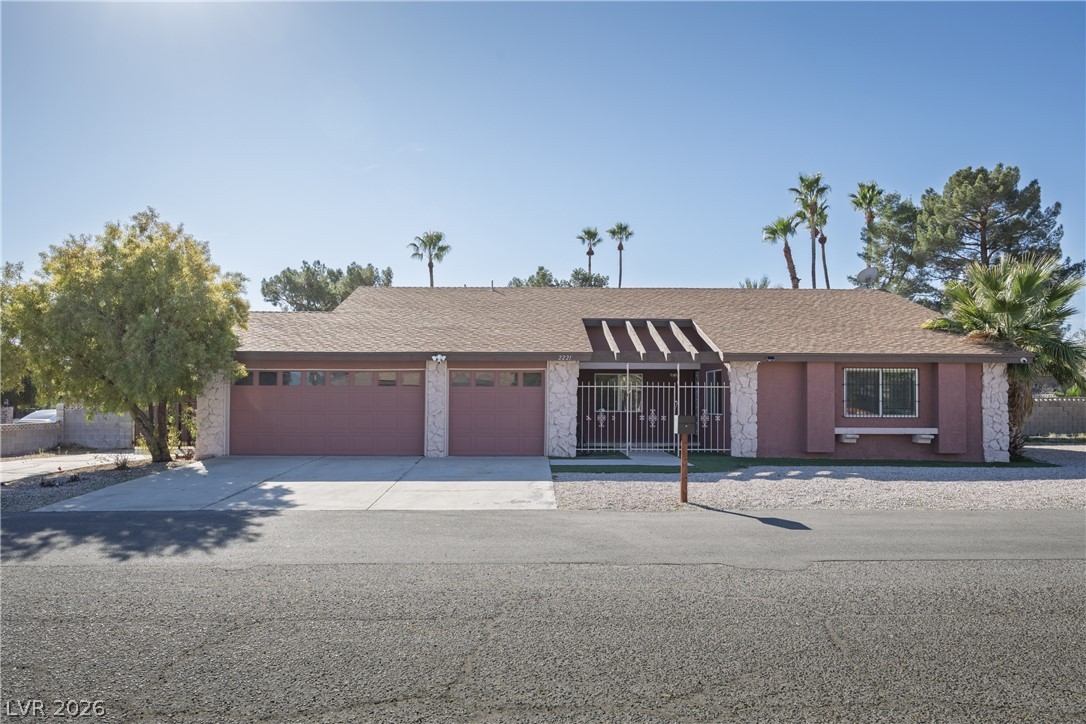 2221 Mohawk Street Property Photo 4