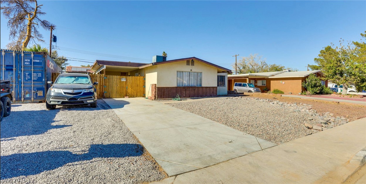 3247 Greenbriar Drive Property Photo 2