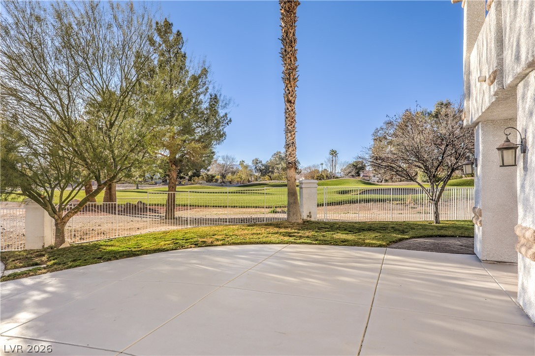 5152 Forest Oaks Drive Property Photo 3
