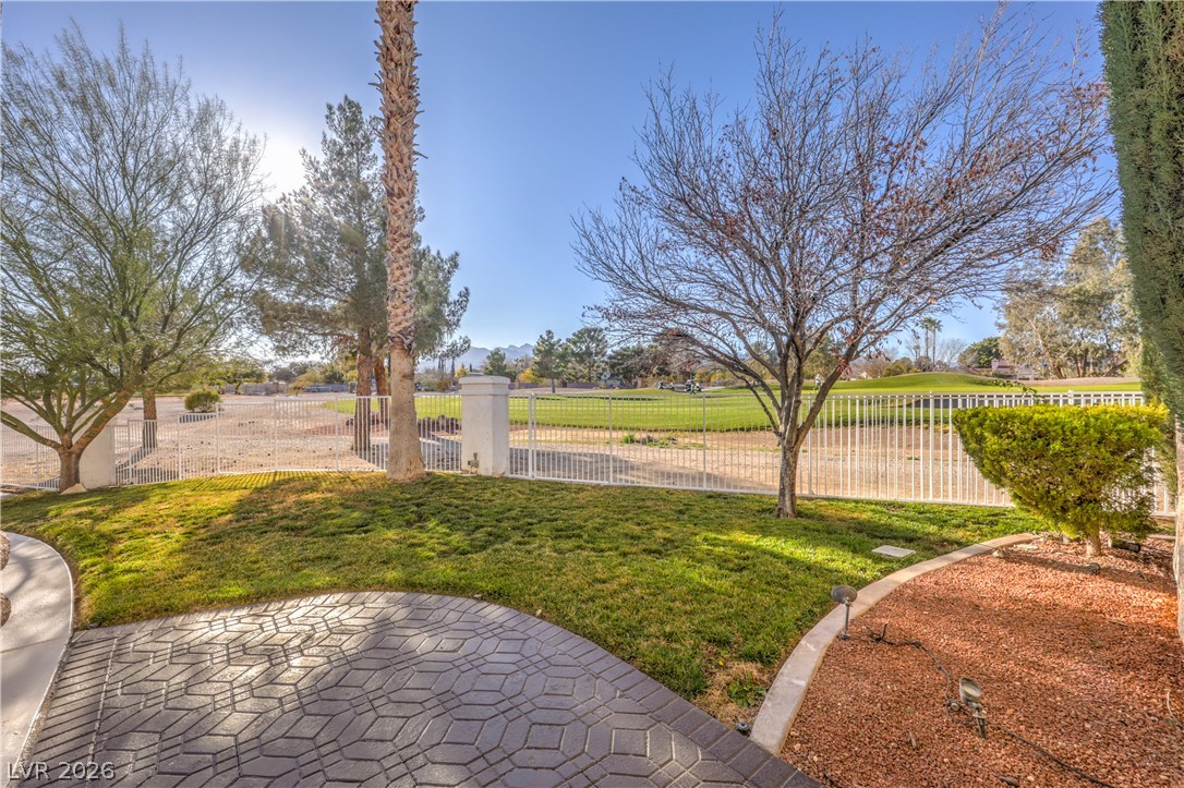 5152 Forest Oaks Drive Property Photo 4