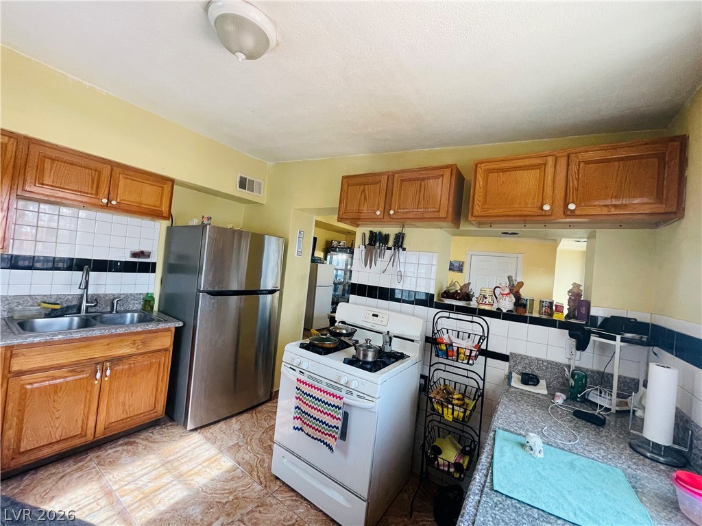 3708 Waikiki Avenue Property Photo 8