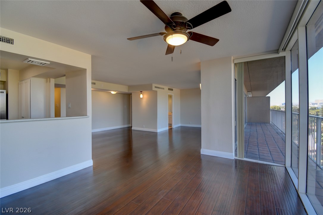 3111 Bel Air Drive Unit 8e Property Photo 3