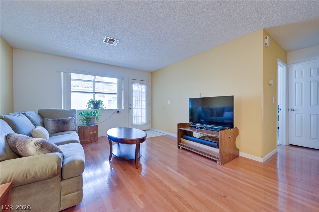 2032 Bavington Drive B Property Photo 2