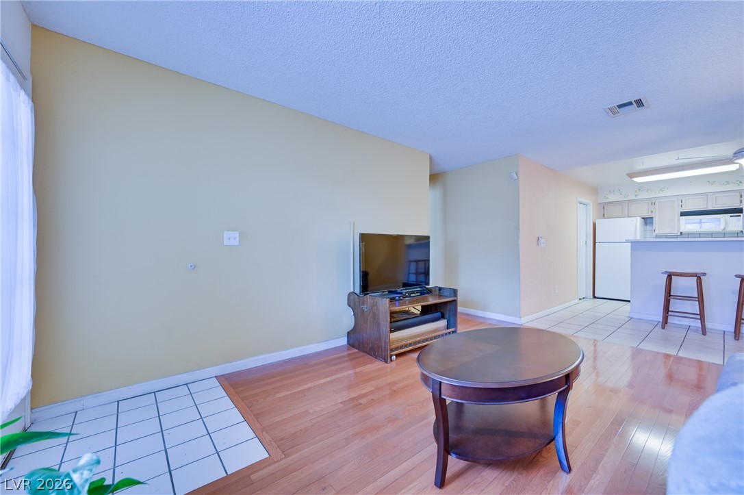 2032 Bavington Drive B Property Photo 3