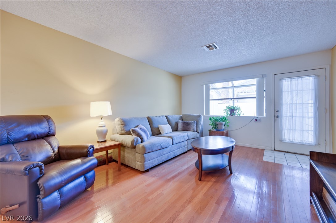 2032 Bavington Drive B Property Photo 5