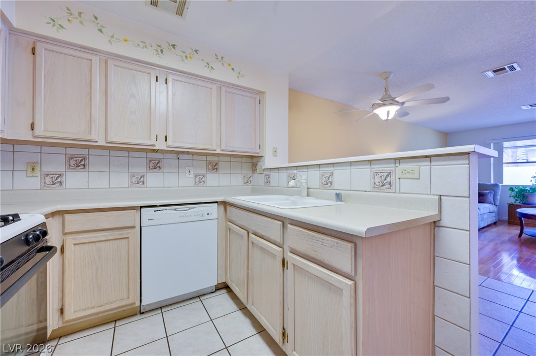 2032 Bavington Drive B Property Photo 8