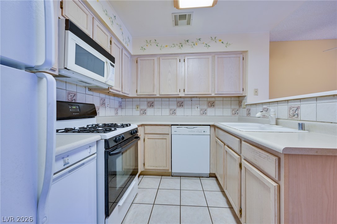 2032 Bavington Drive B Property Photo 9