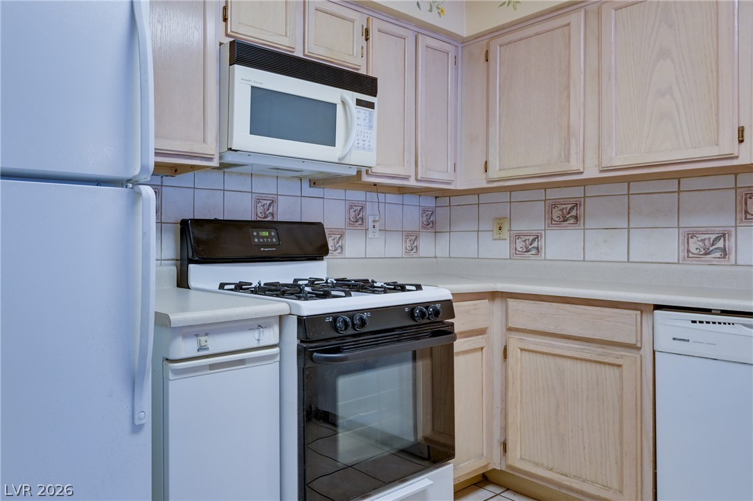 2032 Bavington Drive B Property Photo 11