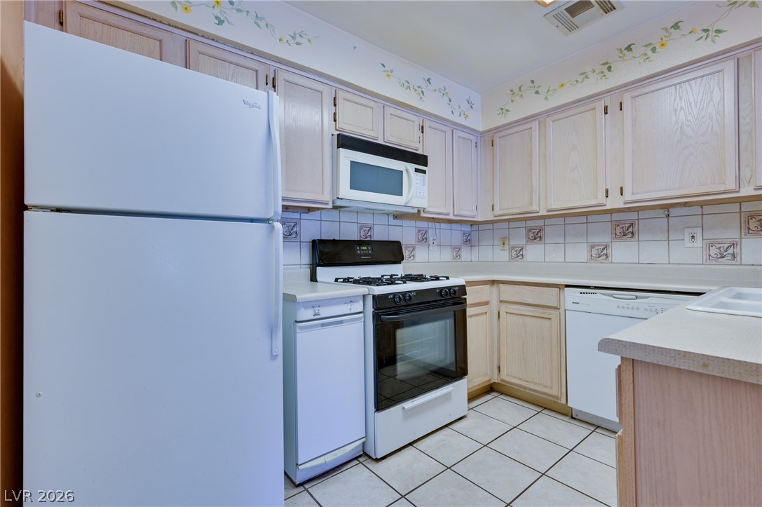 2032 Bavington Drive B Property Photo 13