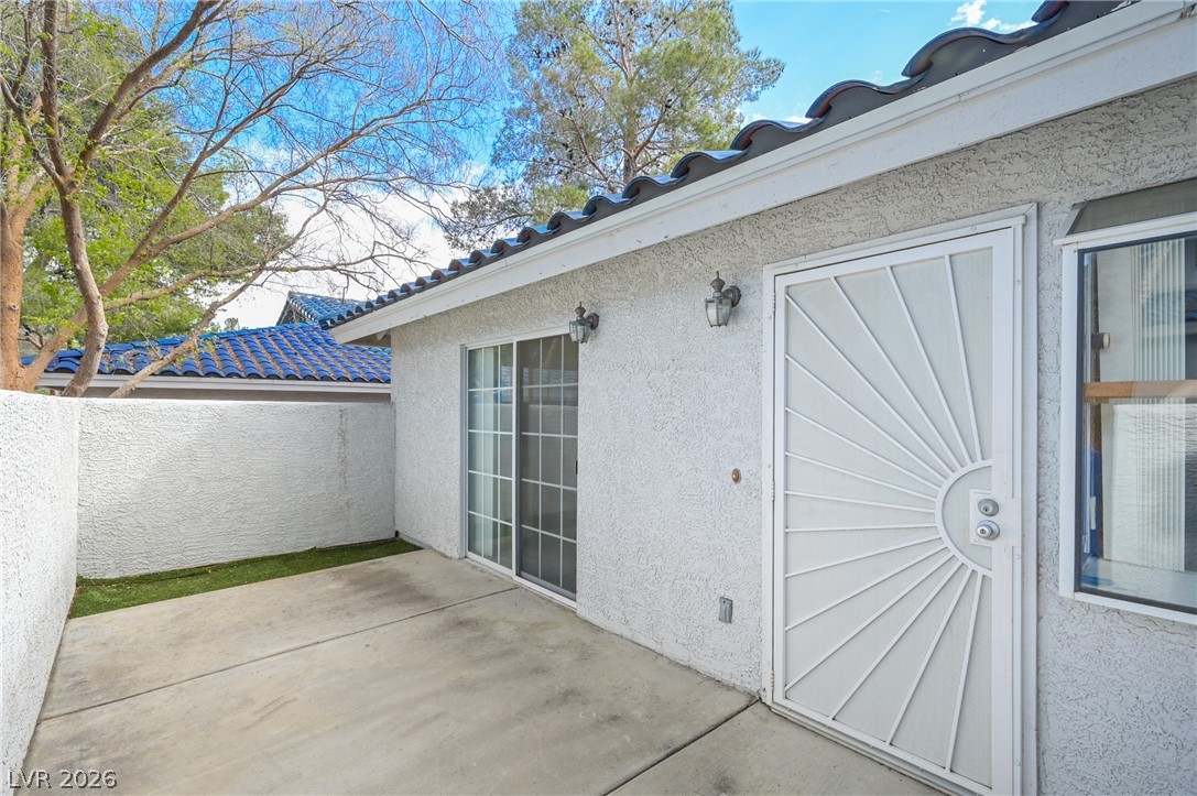 2032 Bavington Drive B Property Photo 22