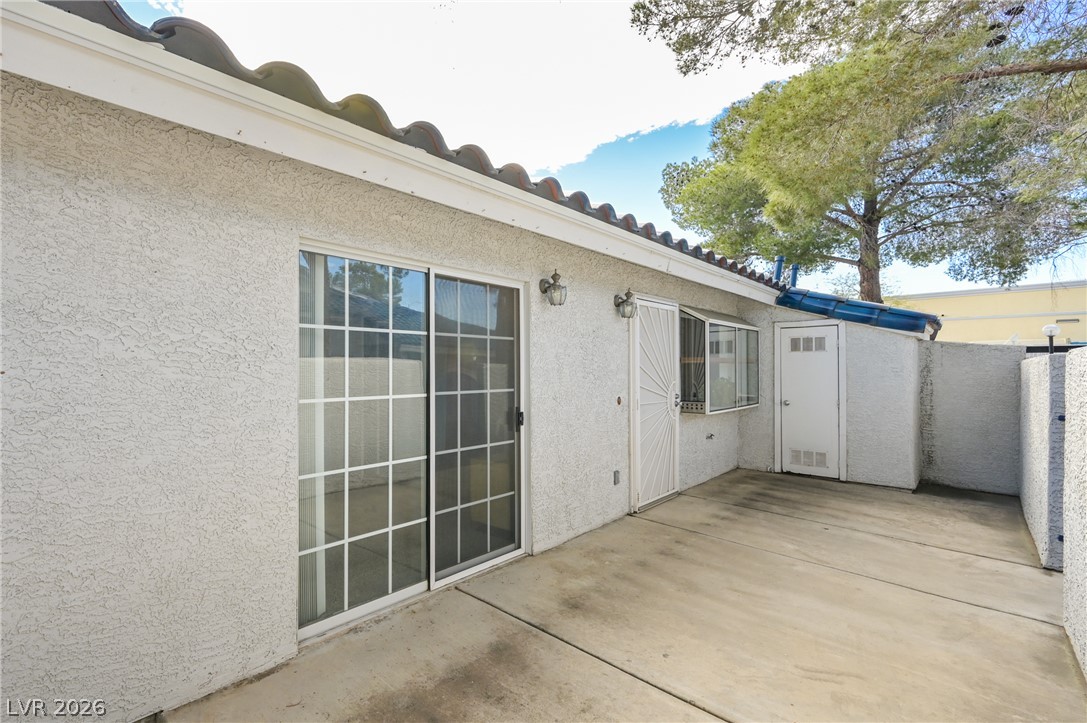 2032 Bavington Drive B Property Photo 23