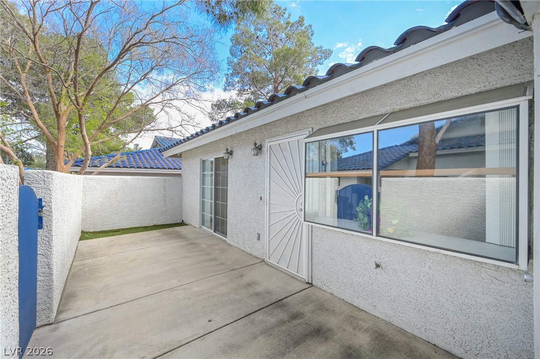 2032 Bavington Drive B Property Photo 25