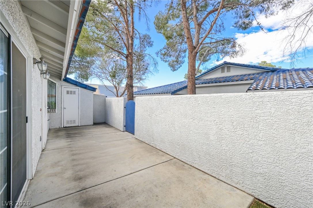 2032 Bavington Drive B Property Photo 26