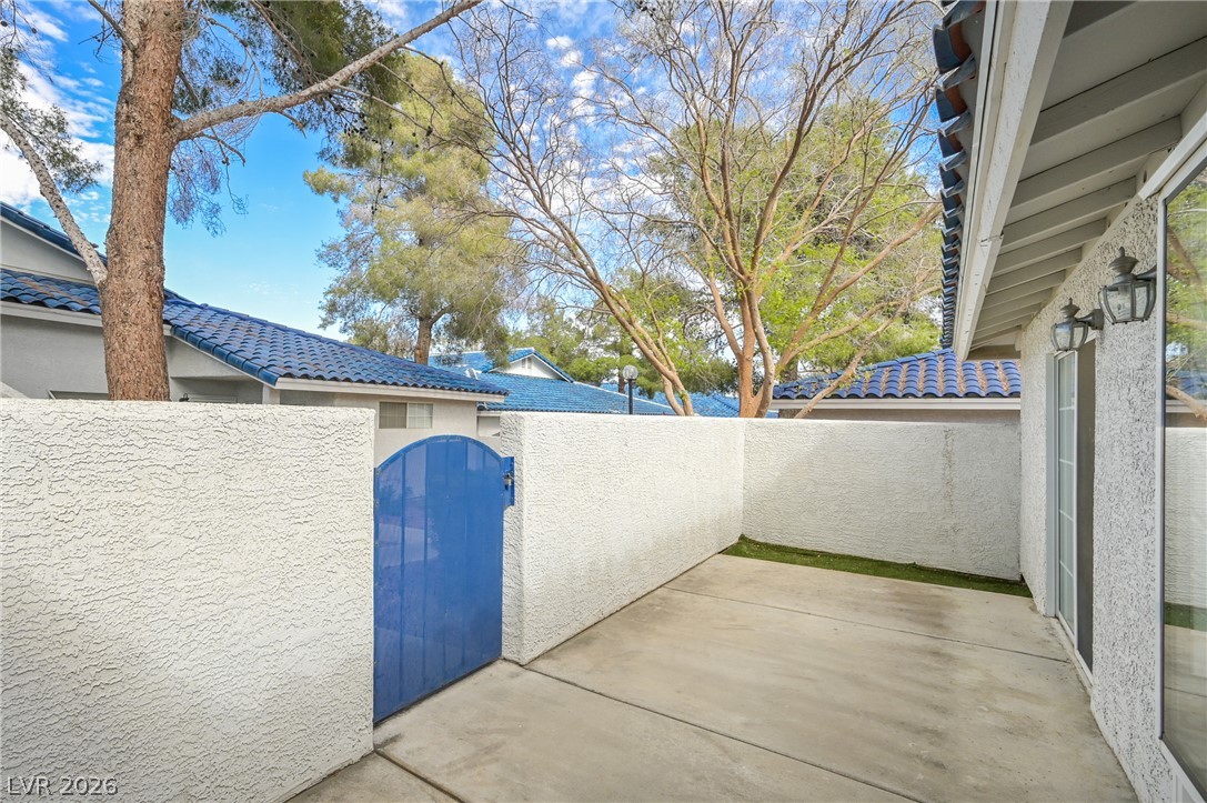 2032 Bavington Drive B Property Photo 27