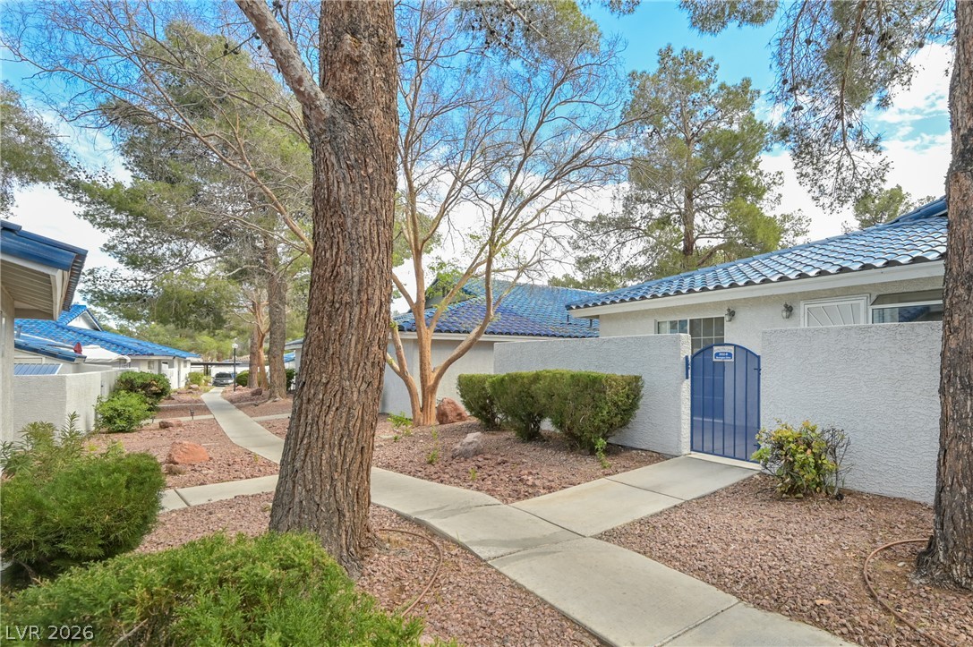 2032 Bavington Drive B Property Photo 30
