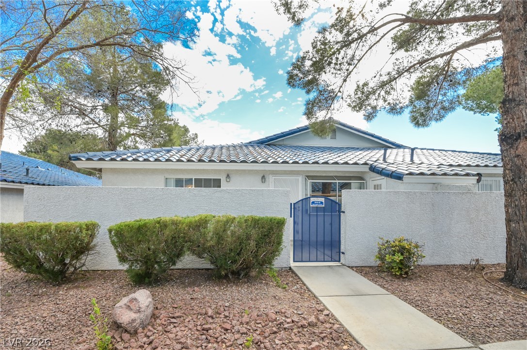 2032 Bavington Drive B Property Photo 32
