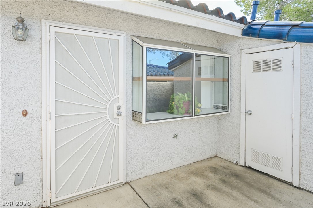 2032 Bavington Drive B Property Photo 33