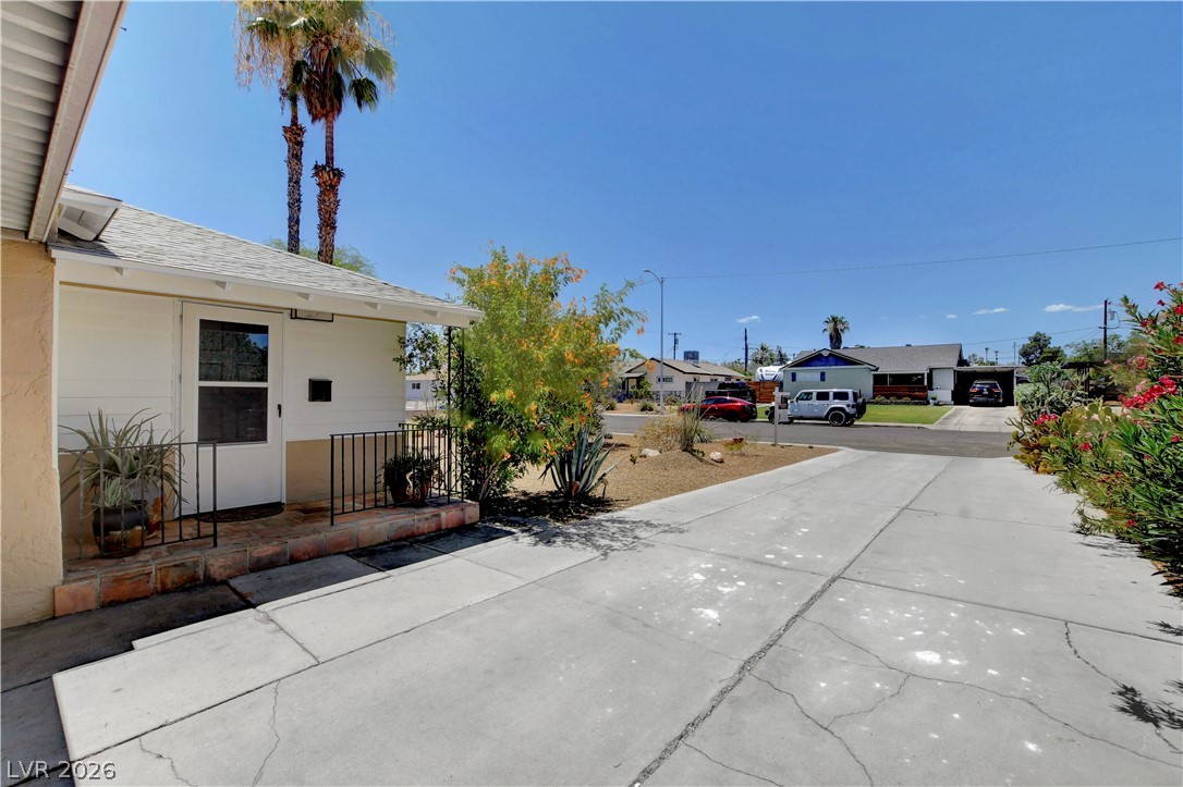 1349 Douglas Drive Property Photo 8