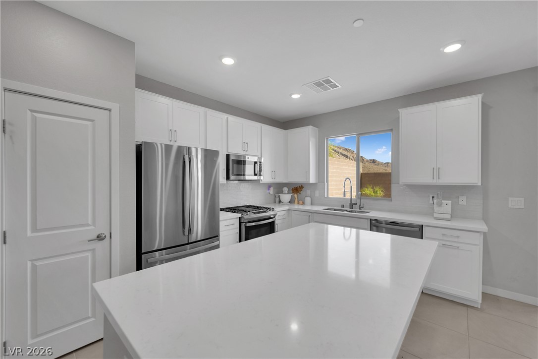 11572 Desert Hollow Avenue Property Photo 9