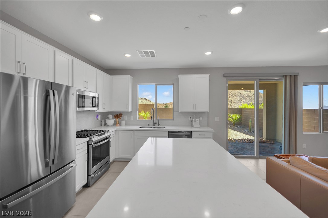 11572 Desert Hollow Avenue Property Photo 13