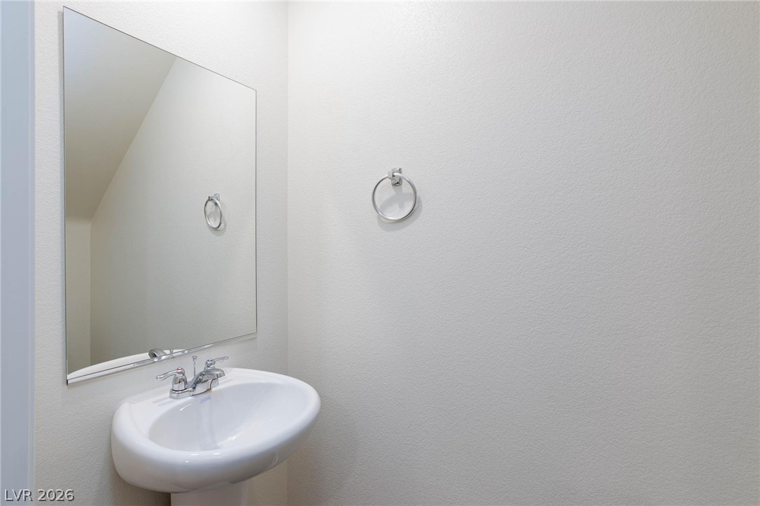 6061 Amaryllis Falls Street Property Photo 13