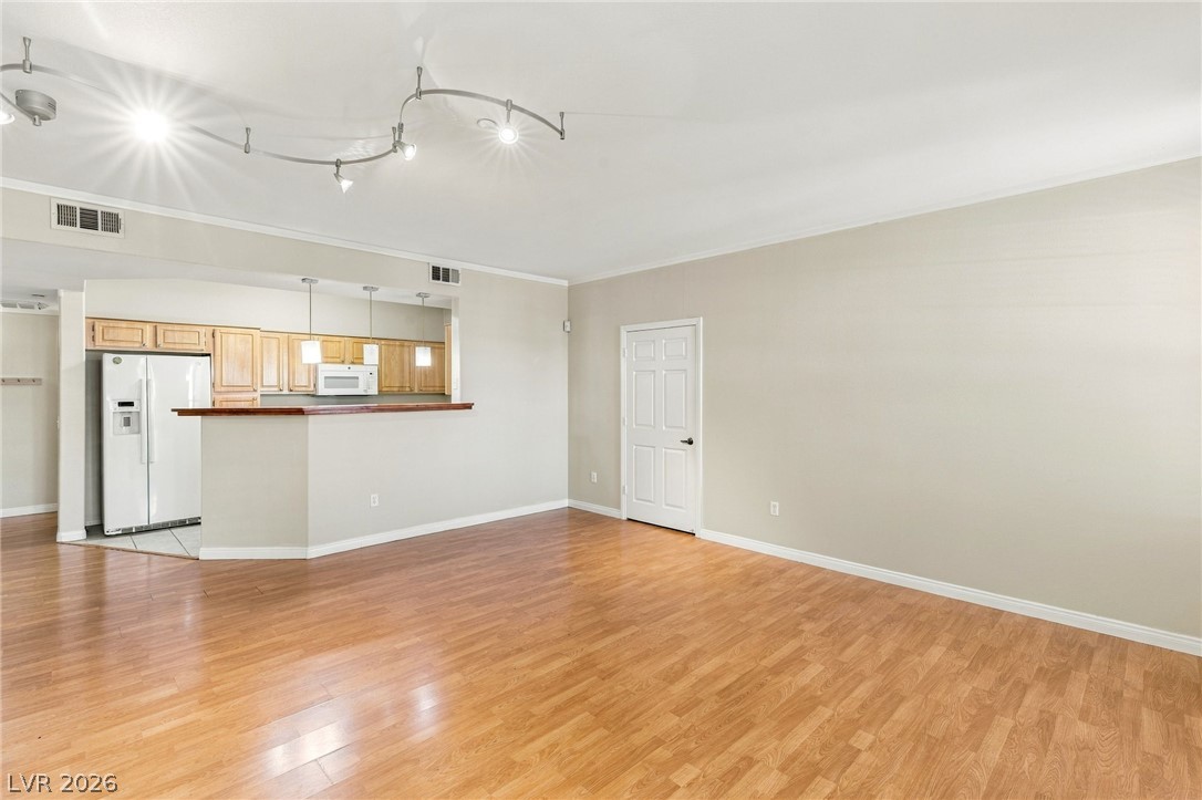 5855 Valley Drive 1080 Property Photo 6