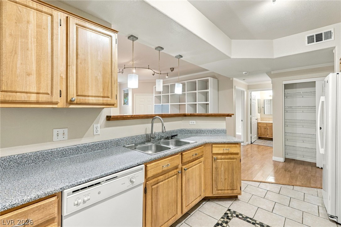 5855 Valley Drive 1080 Property Photo 12