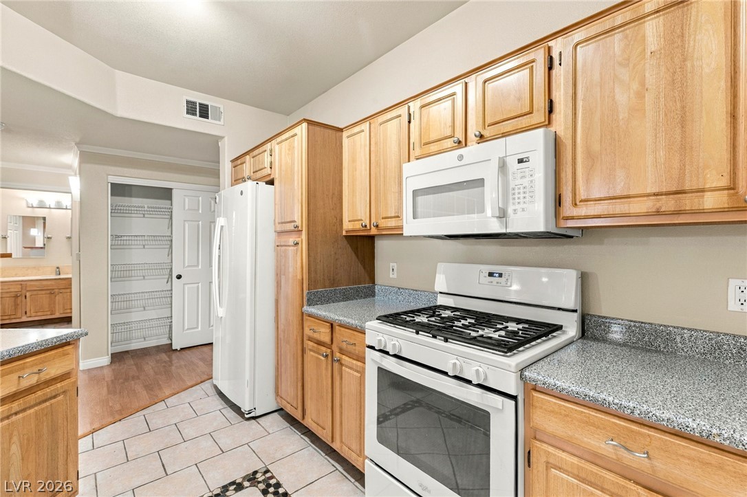 5855 Valley Drive 1080 Property Photo 13