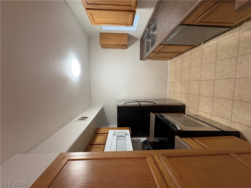 7255 West Sunset Road 2023 Property Photo 4