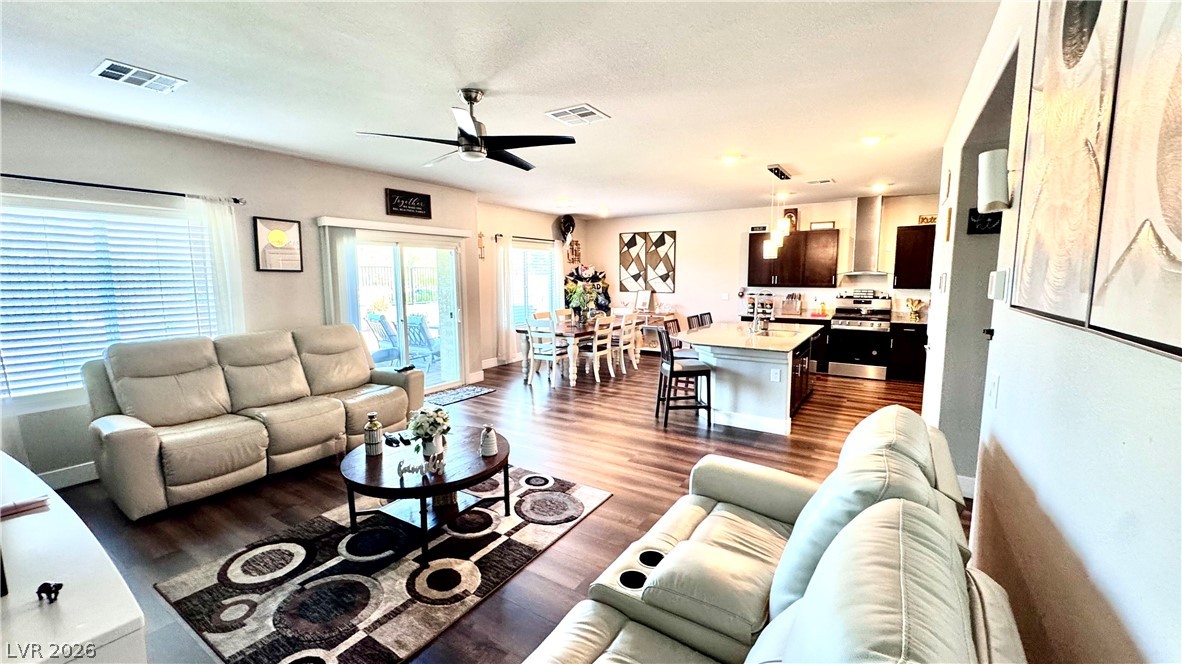 4524 Pointleaf Street Property Photo 10