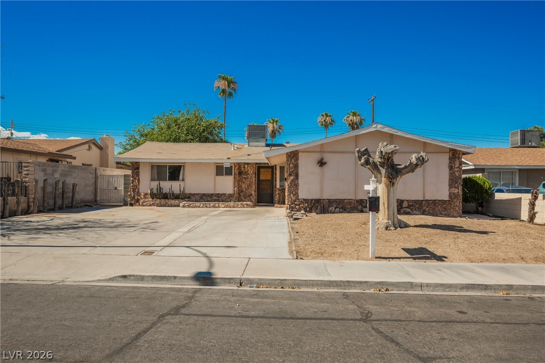 5820 Carmen Boulevard Property Photo 2