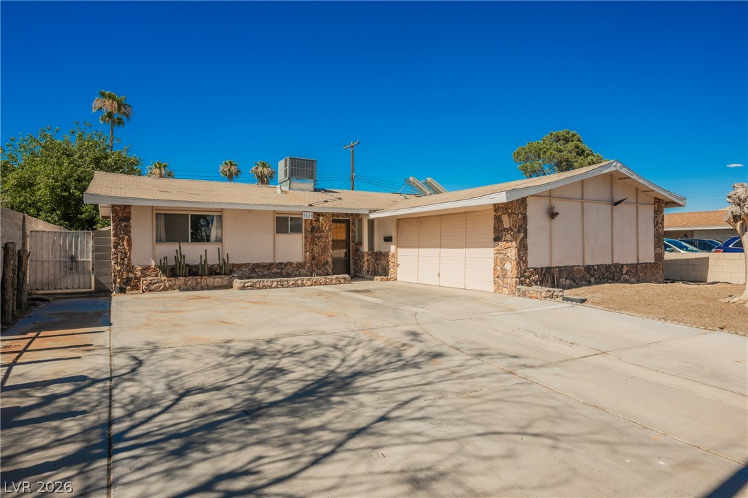 5820 Carmen Boulevard Property Photo 5
