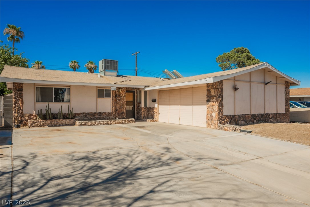 5820 Carmen Boulevard Property Photo 6