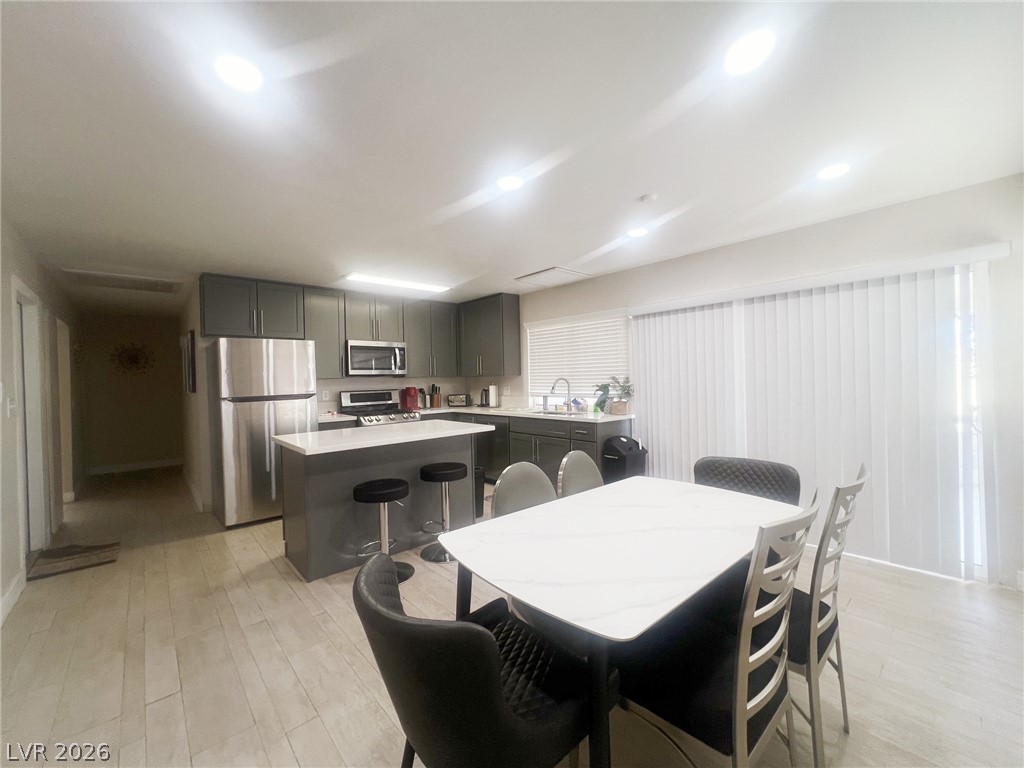 4194 Greenpoint Street Property Photo 7