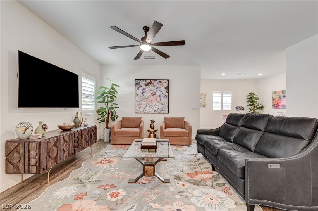 7446 Charlotte Bay Avenue Property Photo 16