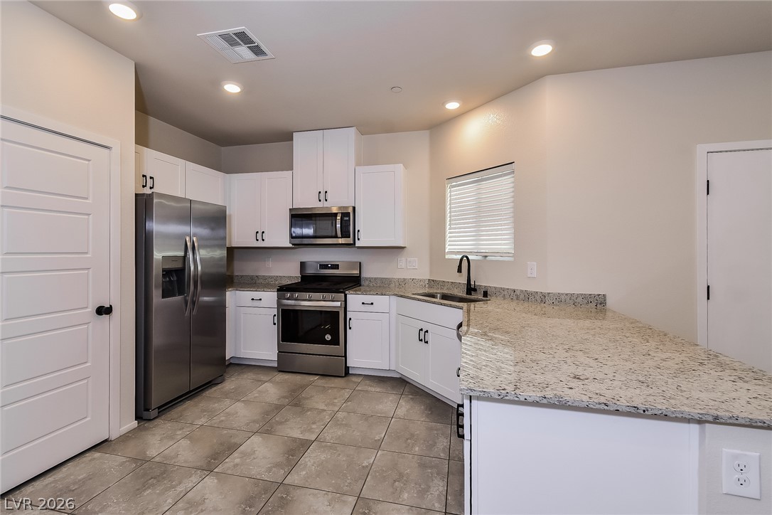 4527 Sapphire Moon Avenue Property Photo 4