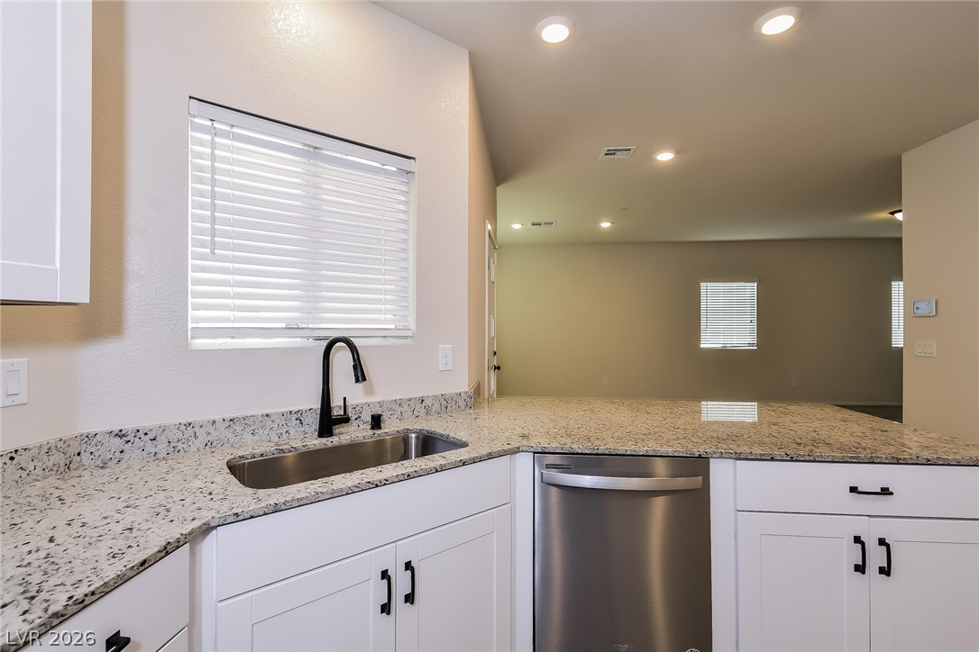 4527 Sapphire Moon Avenue Property Photo 5