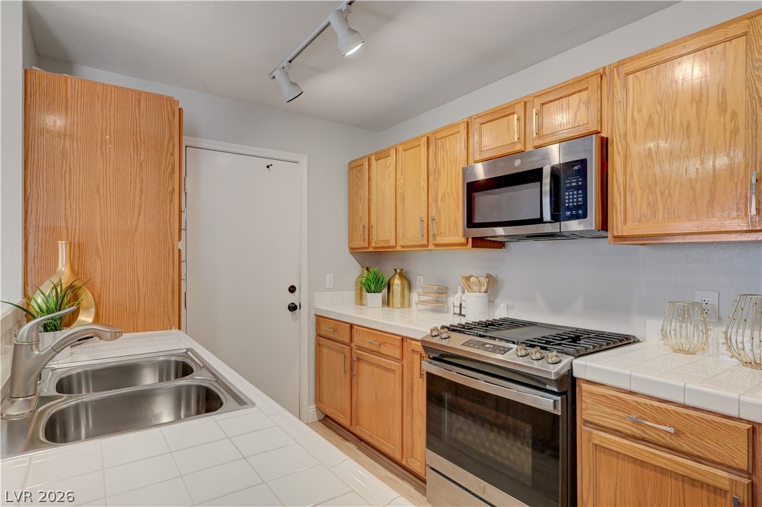 8452 Boseck Drive 166 Property Photo 21