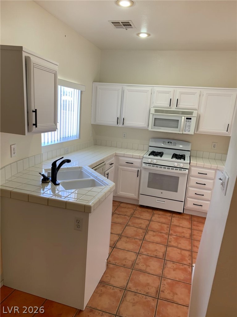 1240 Emerald Crest Street Property Photo 11