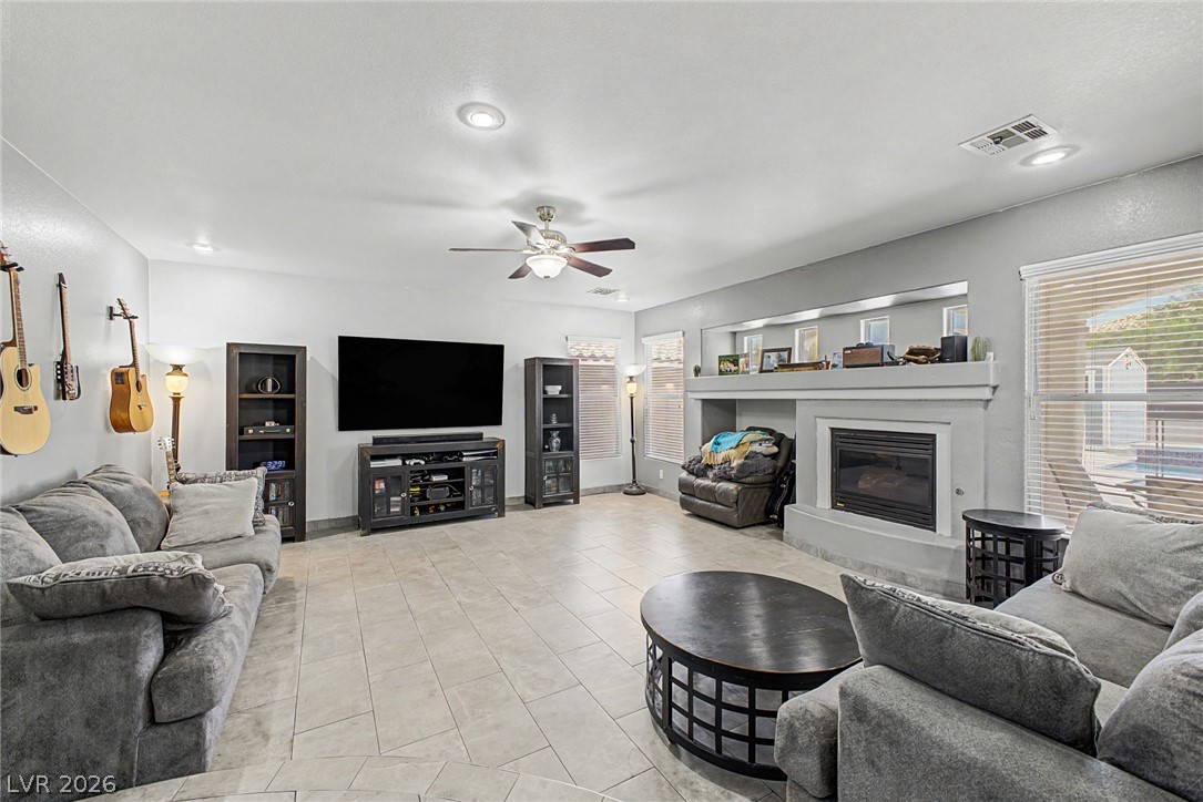 8633 Vivid Violet Avenue Property Photo 7