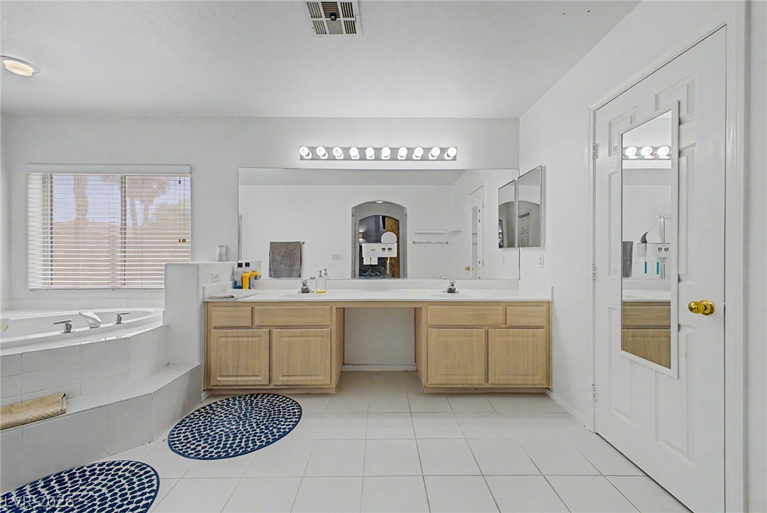 8633 Vivid Violet Avenue Property Photo 16