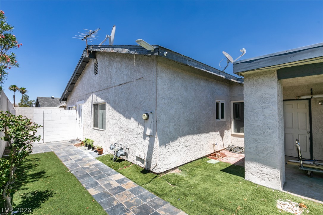4562 Via San Rafael Property Photo 3