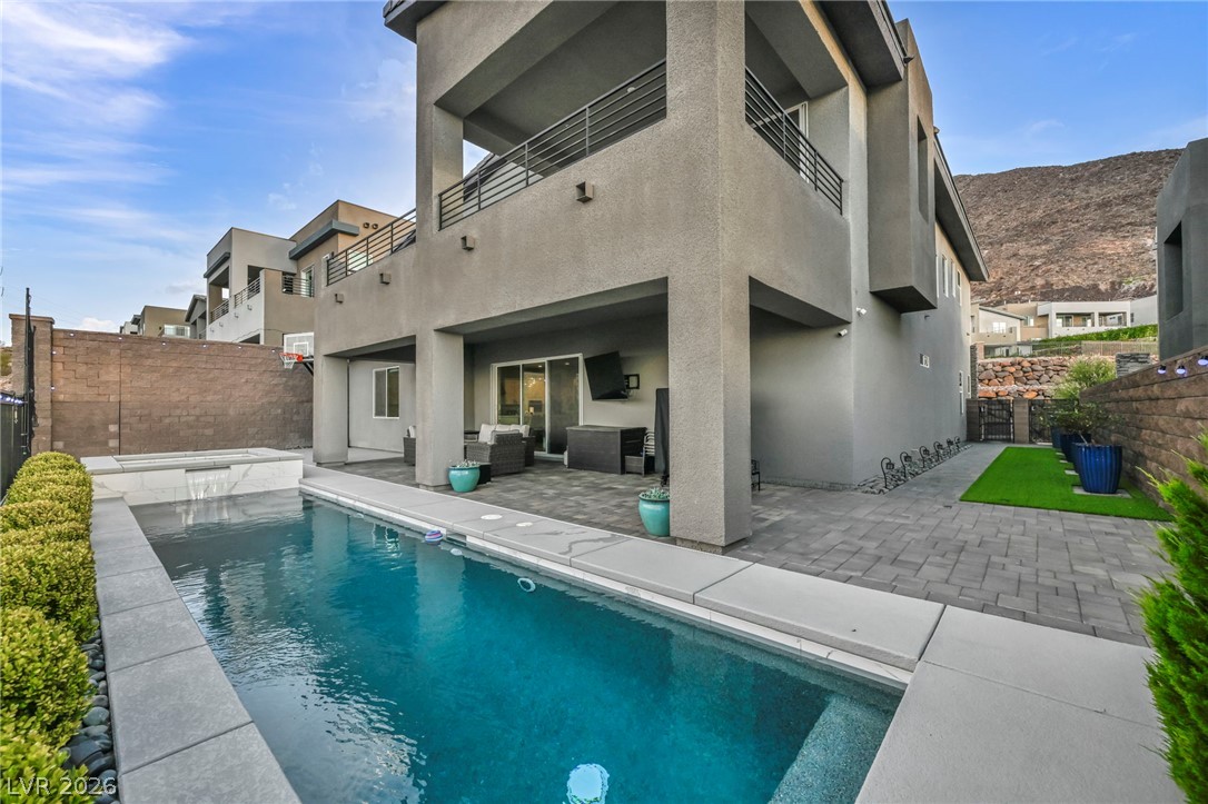 230 Shaded Canyon Drive Property Photo 2