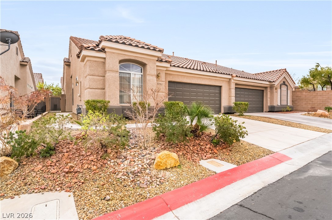 9791 Hickory Crest Court Property Photo 2