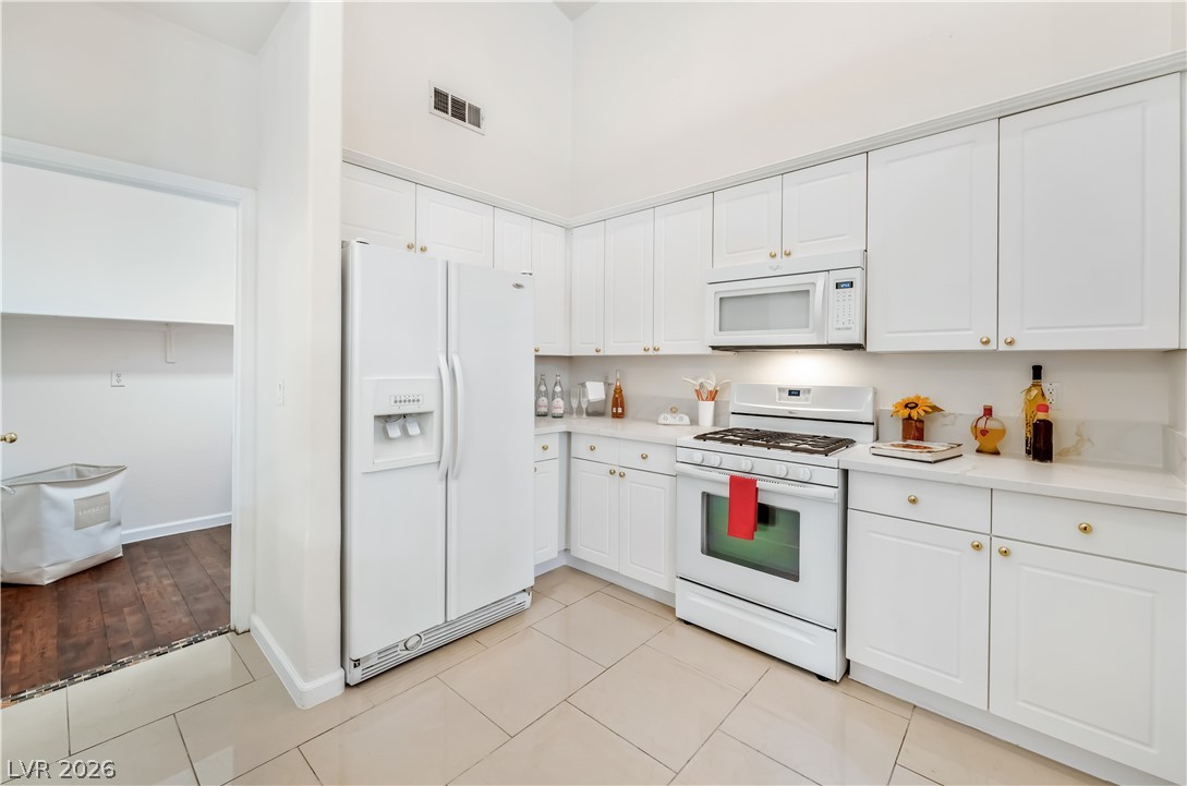 9791 Hickory Crest Court Property Photo 15