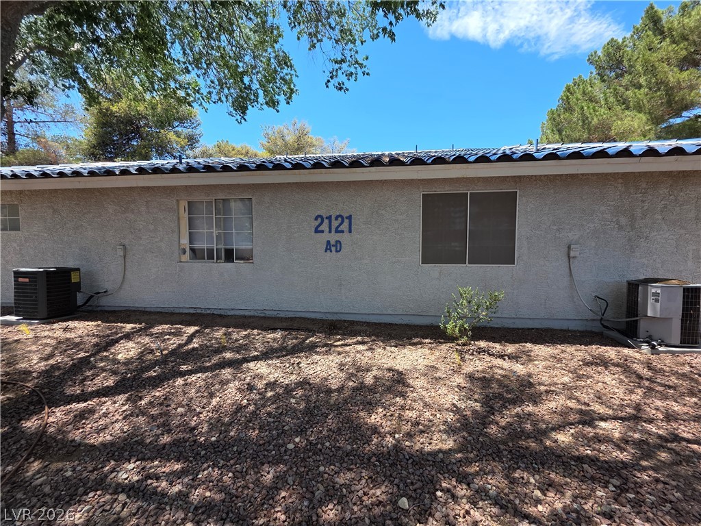 2121 Chertsey Drive D Property Photo 1