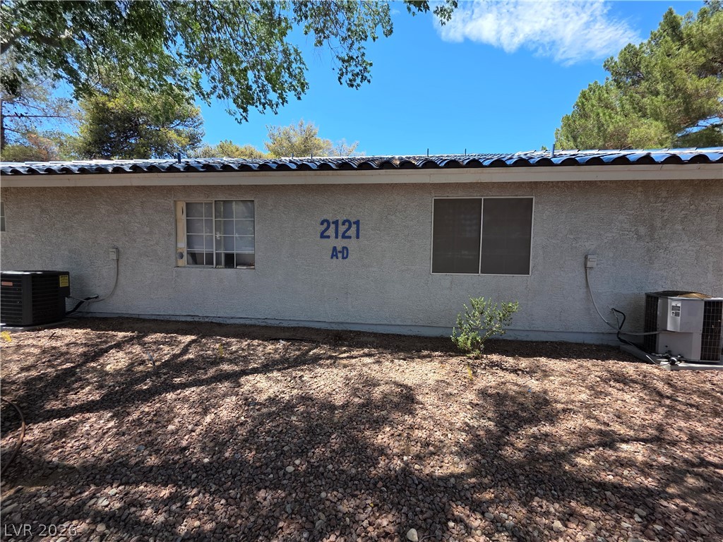 2121 Chertsey Drive D Property Photo 2