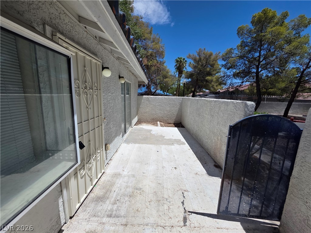 2121 Chertsey Drive D Property Photo 3