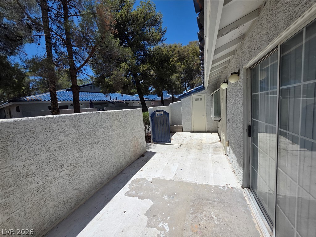 2121 Chertsey Drive D Property Photo 4